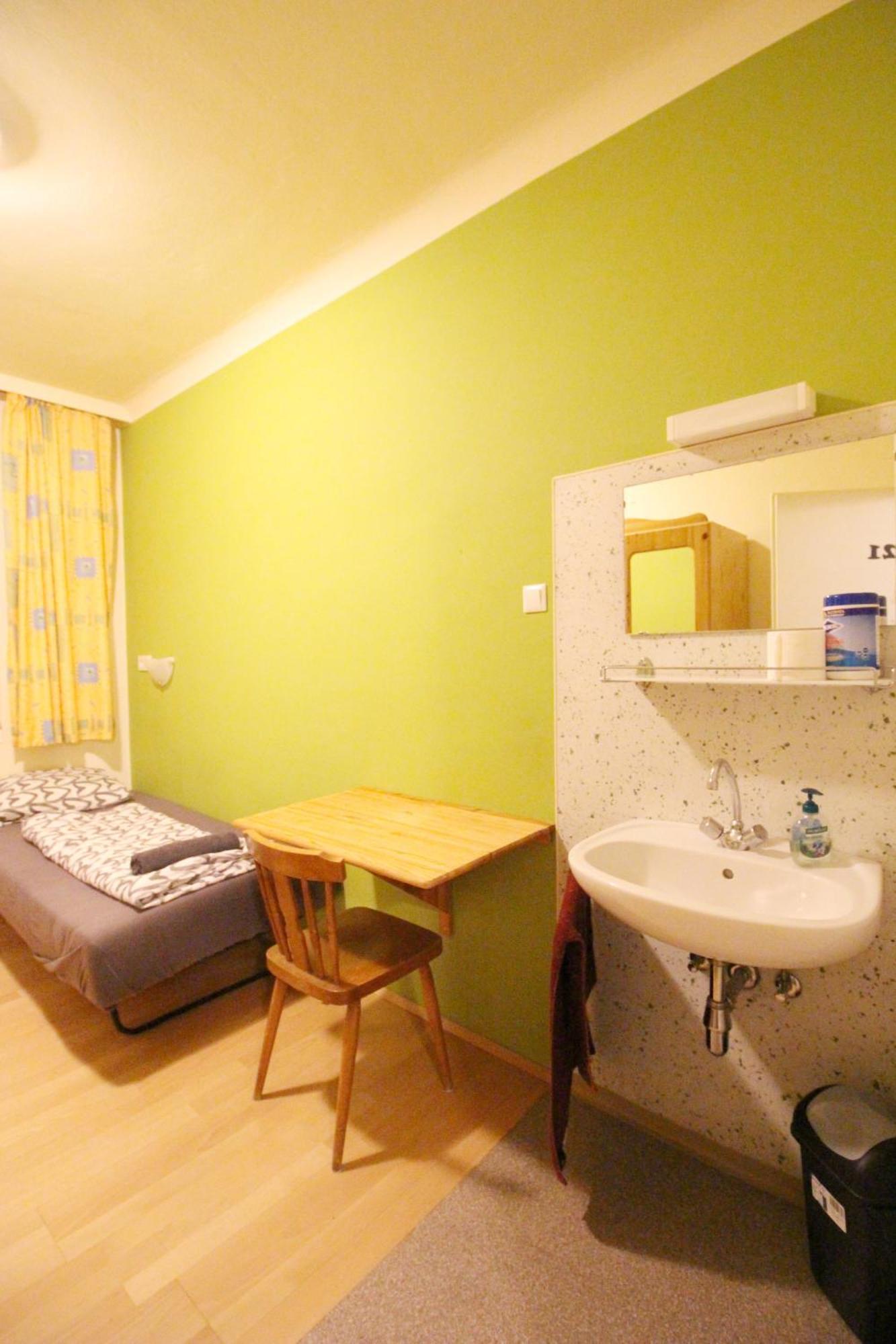 Privatunterkunft Single In Hutteldorfer Strasse Area Wien