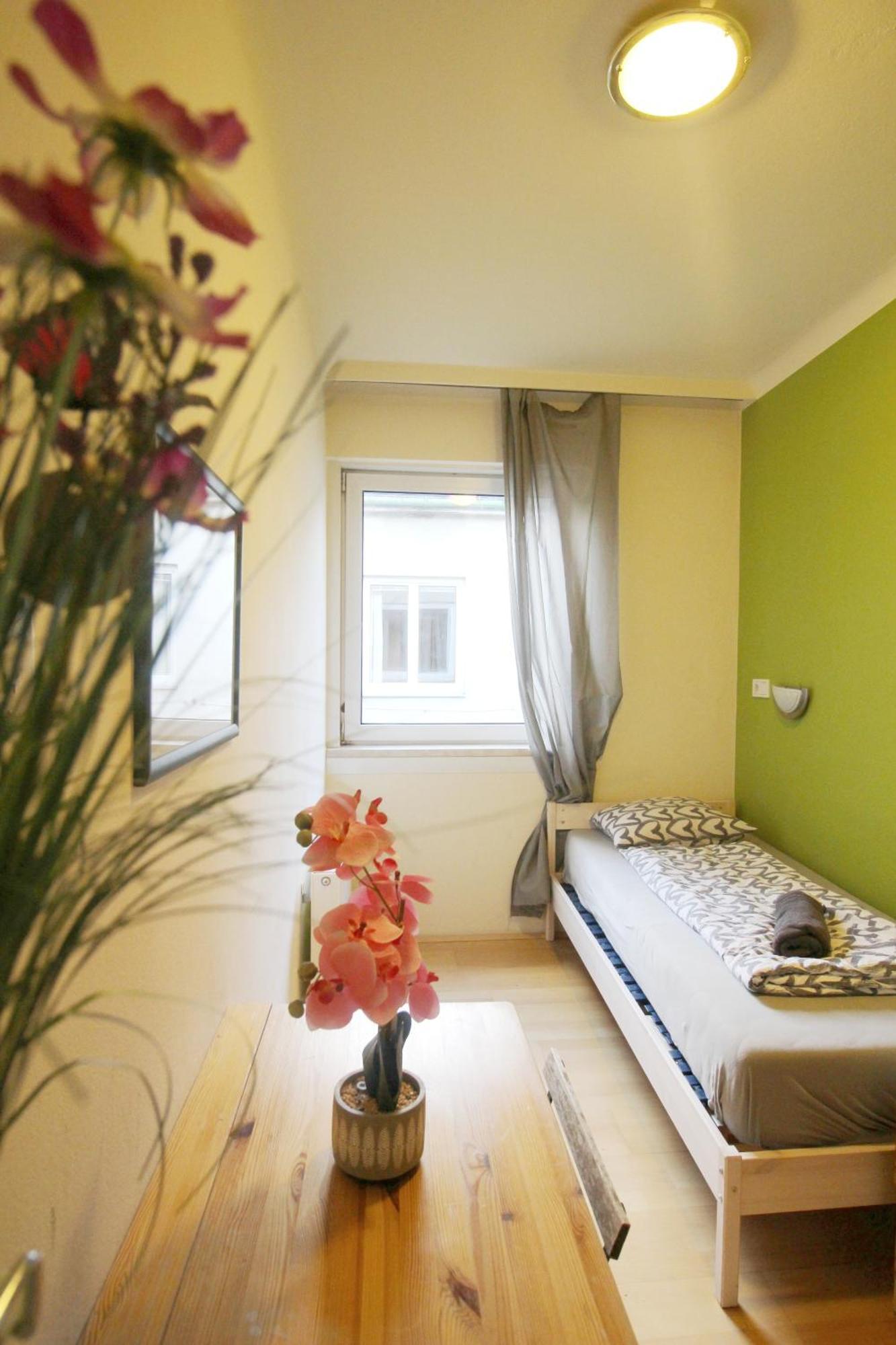 Single In Hutteldorfer Strasse Area Privatunterkunft *