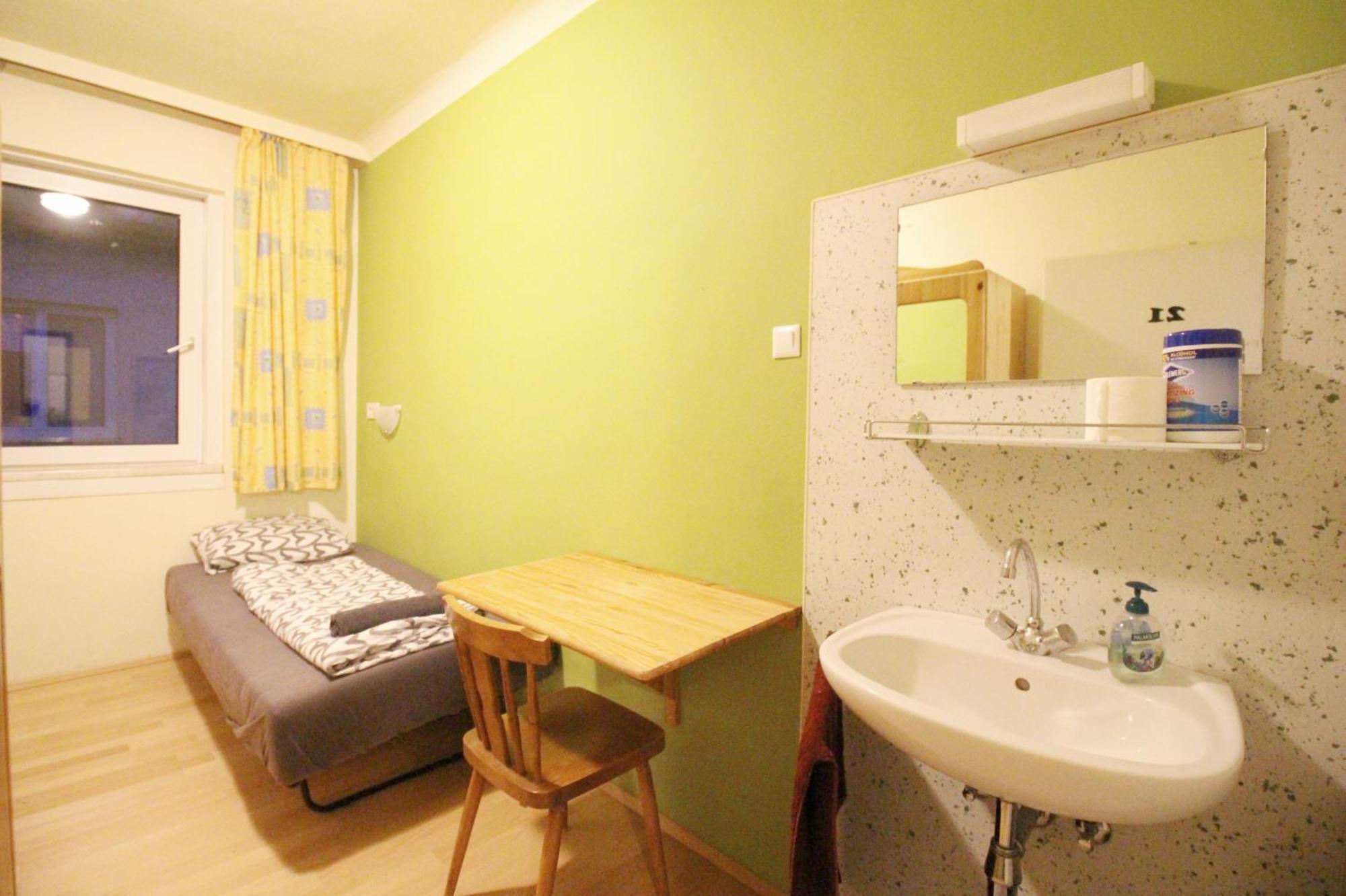 Privatunterkunft Single In Hutteldorfer Strasse Area Wien