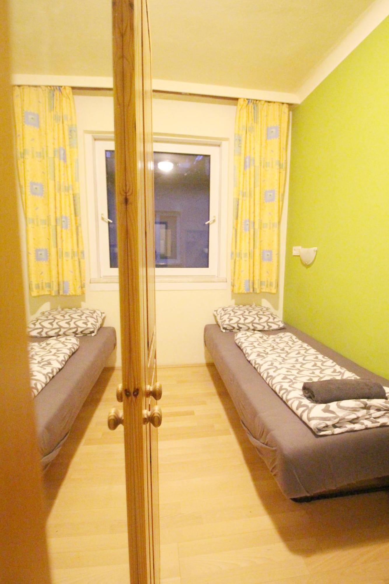 Single In Hutteldorfer Strasse Area Privatunterkunft